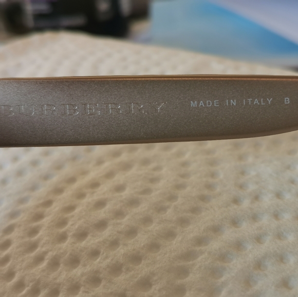 Burberry sunglasses - Picture 4 of 6